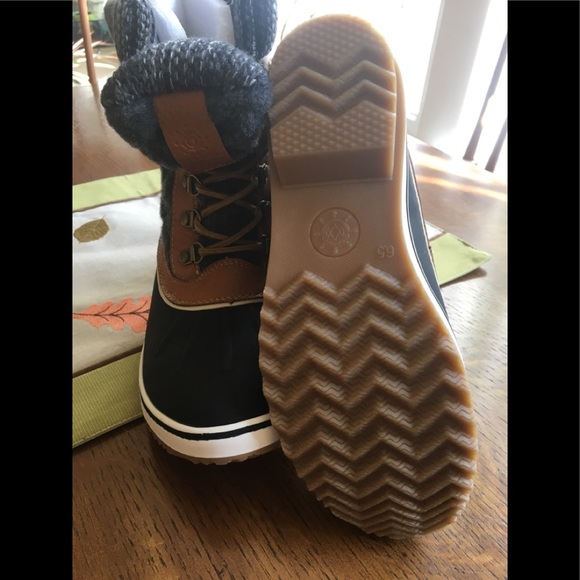 NWT Snow Boots - Picture 5 of 6
